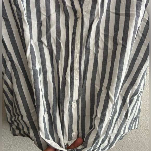 1250C Striped Gray Button-Up Women’s Top L - Picture 7 of 10